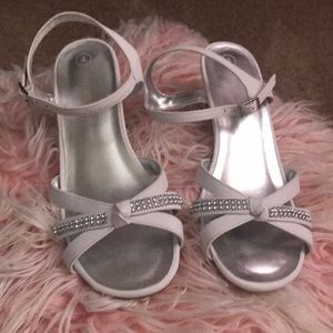 Girls dress sandals with heel